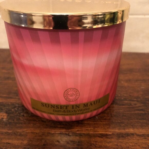 Bath and Body Works 3-wick Candle Sunset in Maui - Picture 1 of 3